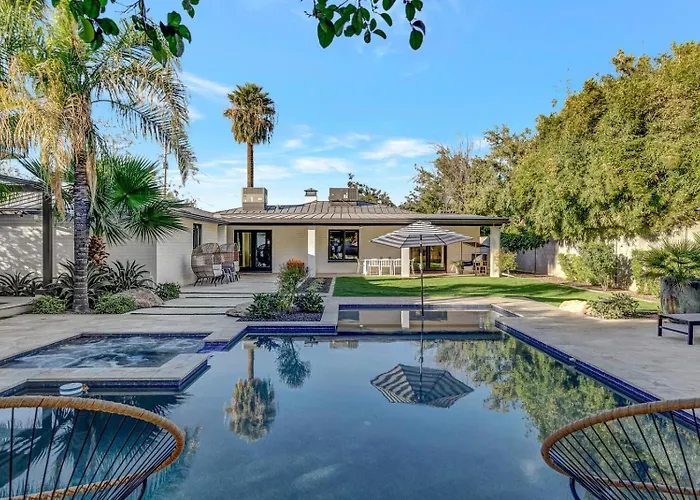 Holiday home Upscale Remodel - Walk To Asu Pool & Pickleball
