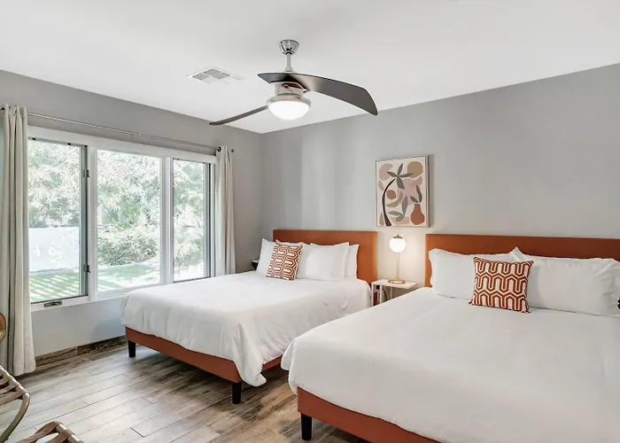 Holiday home Upscale Remodel - Walk To Asu Pool & Pickleball