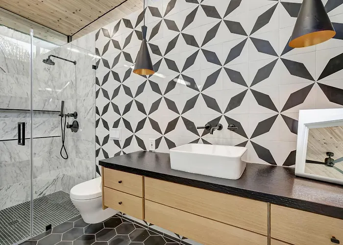Holiday home Upscale Remodel - Walk To Asu Pool & Pickleball Tempe