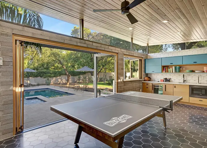 Holiday home Upscale Remodel - Walk To Asu Pool & Pickleball *
