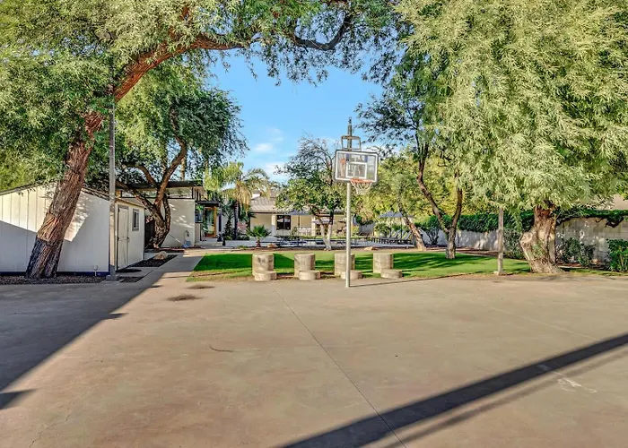 Holiday home Upscale Remodel - Walk To Asu Pool & Pickleball Tempe