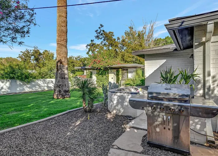 Holiday home Upscale Remodel - Walk To Asu Pool & Pickleball *